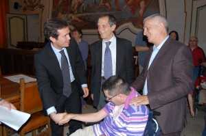 DA sinistra: il Sindaco Cattaneo, l'Assessore Assanelli, Massimiliano Tresoldi accompagnato dal padre